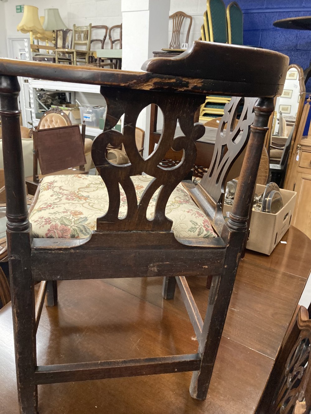 19th cent. Rustic corner chair with pierced splat back and drop in seat, mixed hardwood. - Image 2 of 2