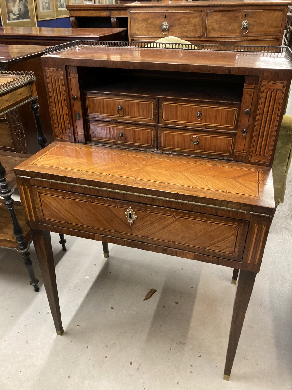 19th cent. Kingwood and rosewood inlaid bonheur du jour the top with brass gallery above two sliding