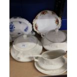 20th cent. Ceramics: Royal Albert Old Country Roses (red) cups x 5, saucers x 5, side plates x 6,