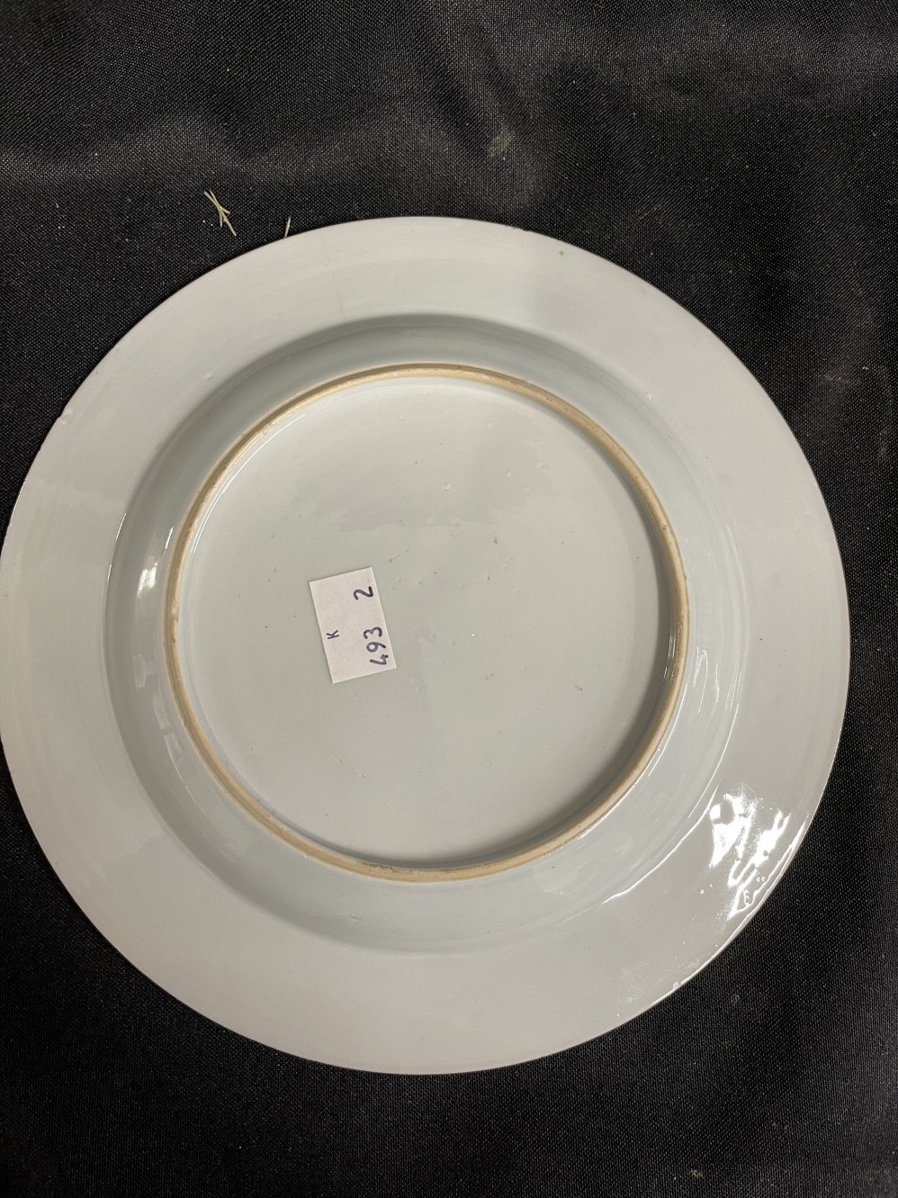 18th cent. Chinese plates both with hairline cracks. A pair. 9ins. - Image 5 of 6