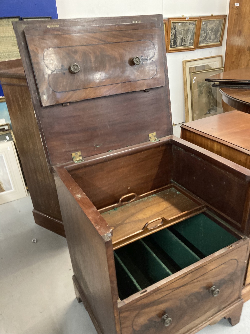 Regency inlaid feathered mahogany commode with lift up top, crossbanded with ebony line, with four - Image 3 of 4