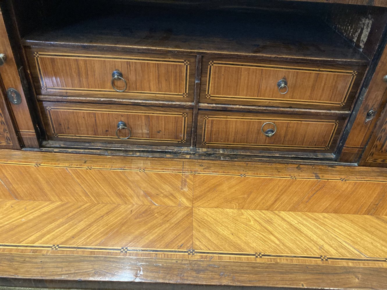 19th cent. Kingwood and rosewood inlaid bonheur du jour the top with brass gallery above two sliding - Image 5 of 8