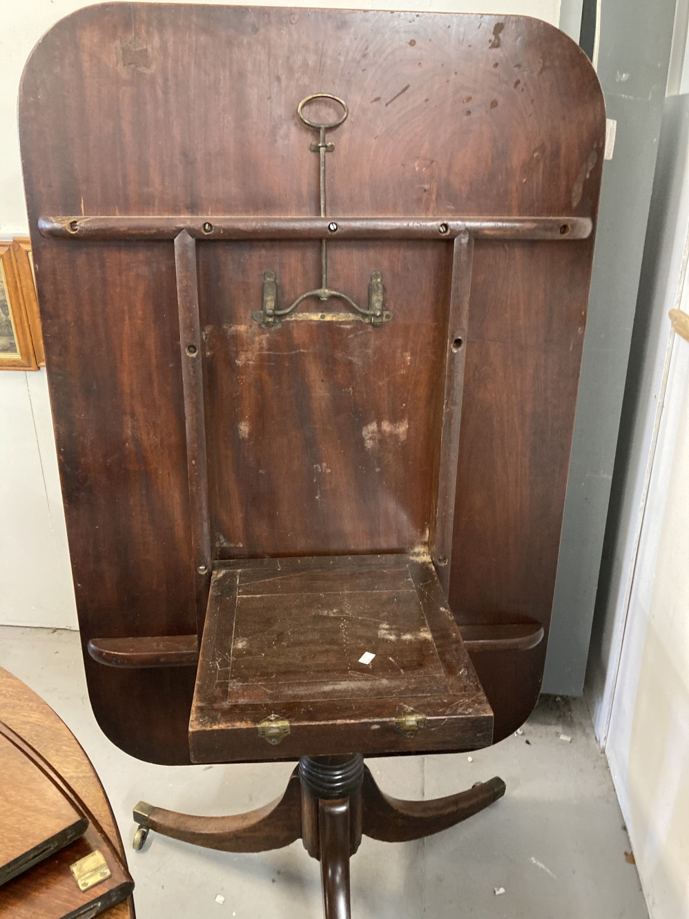 Late 18th/early 19th cent. Mahogany breakfast table on turned column support with splayed tri-feet - Image 4 of 5