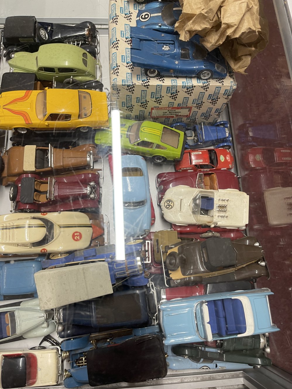 Toys: Large quantity of 1960s and later plastic cars and models. Approx. 100. - Bild 3 aus 3