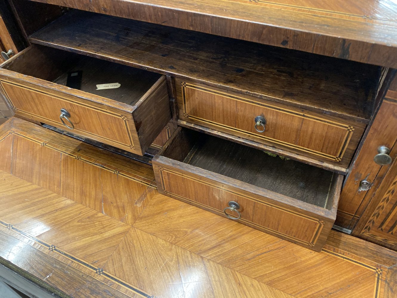 19th cent. Kingwood and rosewood inlaid bonheur du jour the top with brass gallery above two sliding - Image 6 of 8