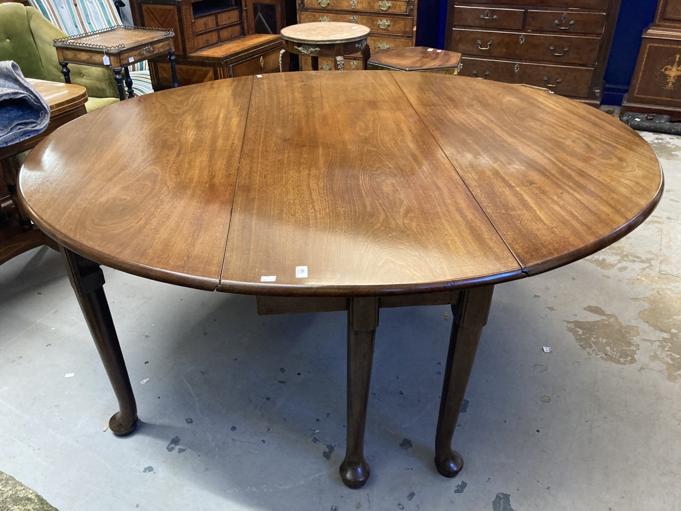 Late 18th/early 19th cent. Mahogany eight seat drop leaf dining table on club supports. 69ins. x - Image 5 of 6
