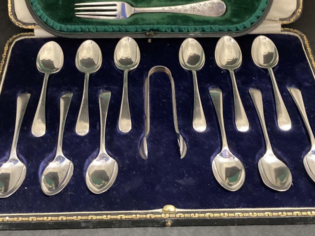 Hallmarked Silver: Teaspoons and pair of sugar nips, Sheffield 1916 makers mark Cooper Brothers & - Image 3 of 3