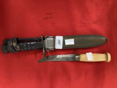 Militaria/Edged Weapons: WWII US M4 bayonet in M8 A1 scabbard marked BM CO. 12ins. Plus K.J.