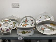 20th cent. Ceramics: Royal Worcester Evesham eleven piece dinner service consisting of plates x 6,