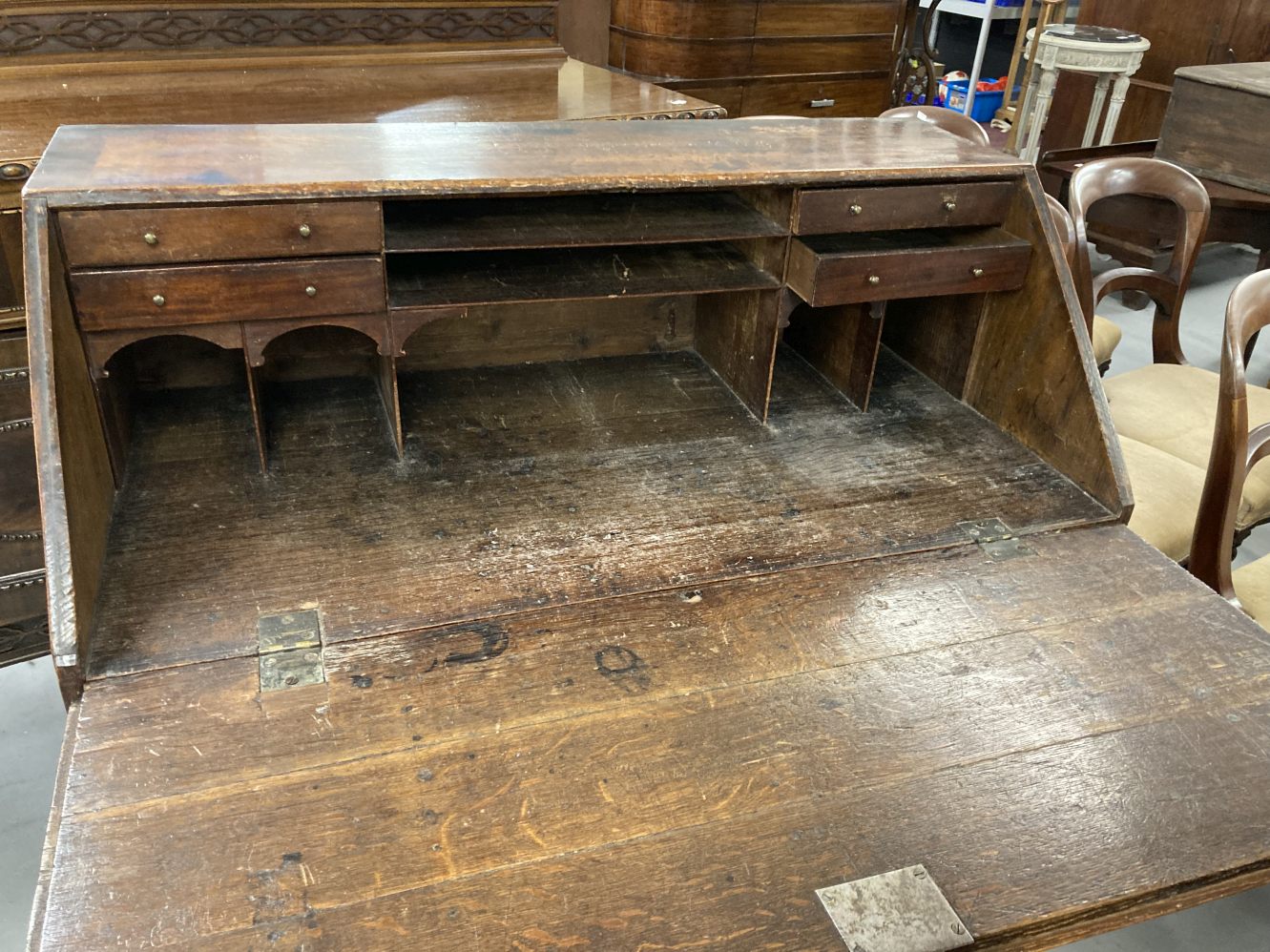 19th cent. Oak country bureau with fitted interior. 37ins. x 20ins. x 42ins. - Image 2 of 3