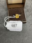 Jewellery: Yellow metal ring set with a single rectangular cut yellow quartz, estimated weight 3.