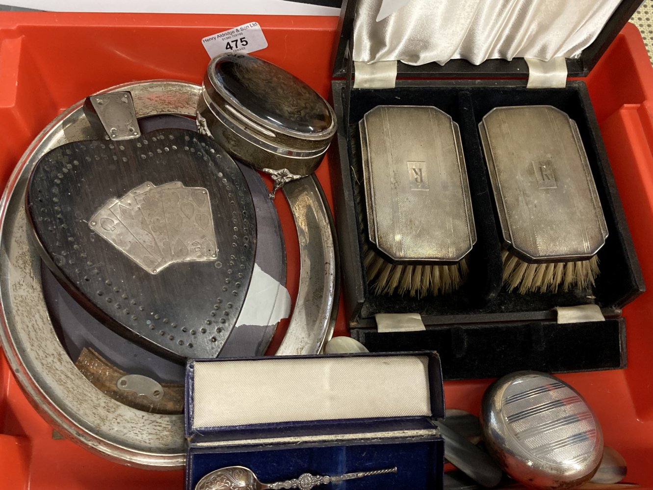 Hallmarked Silver: Cased pair of engine turned hair brushes, snuff box, cribbage board with