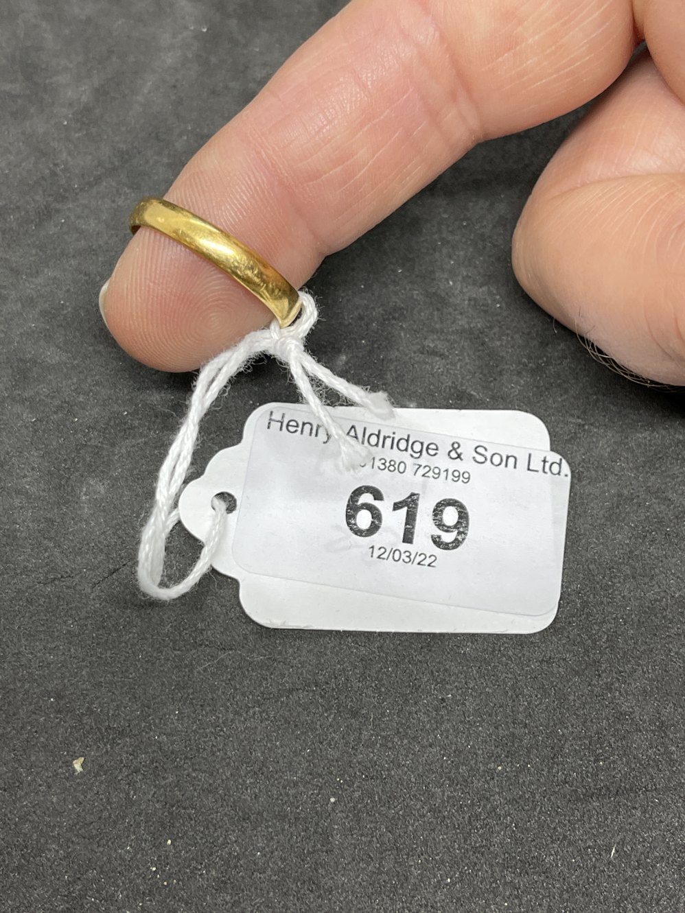 Hallmarked Jewellery: Ring 22ct gold plain band, hallmarked Birmingham. Ring size T. Weight 3.8g.