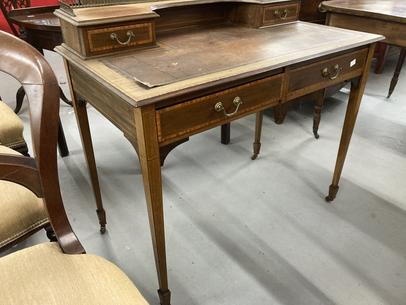 Edwardian mahogany writing desk with satinwood crossbanding and boxwood stringing, raised - Image 2 of 2