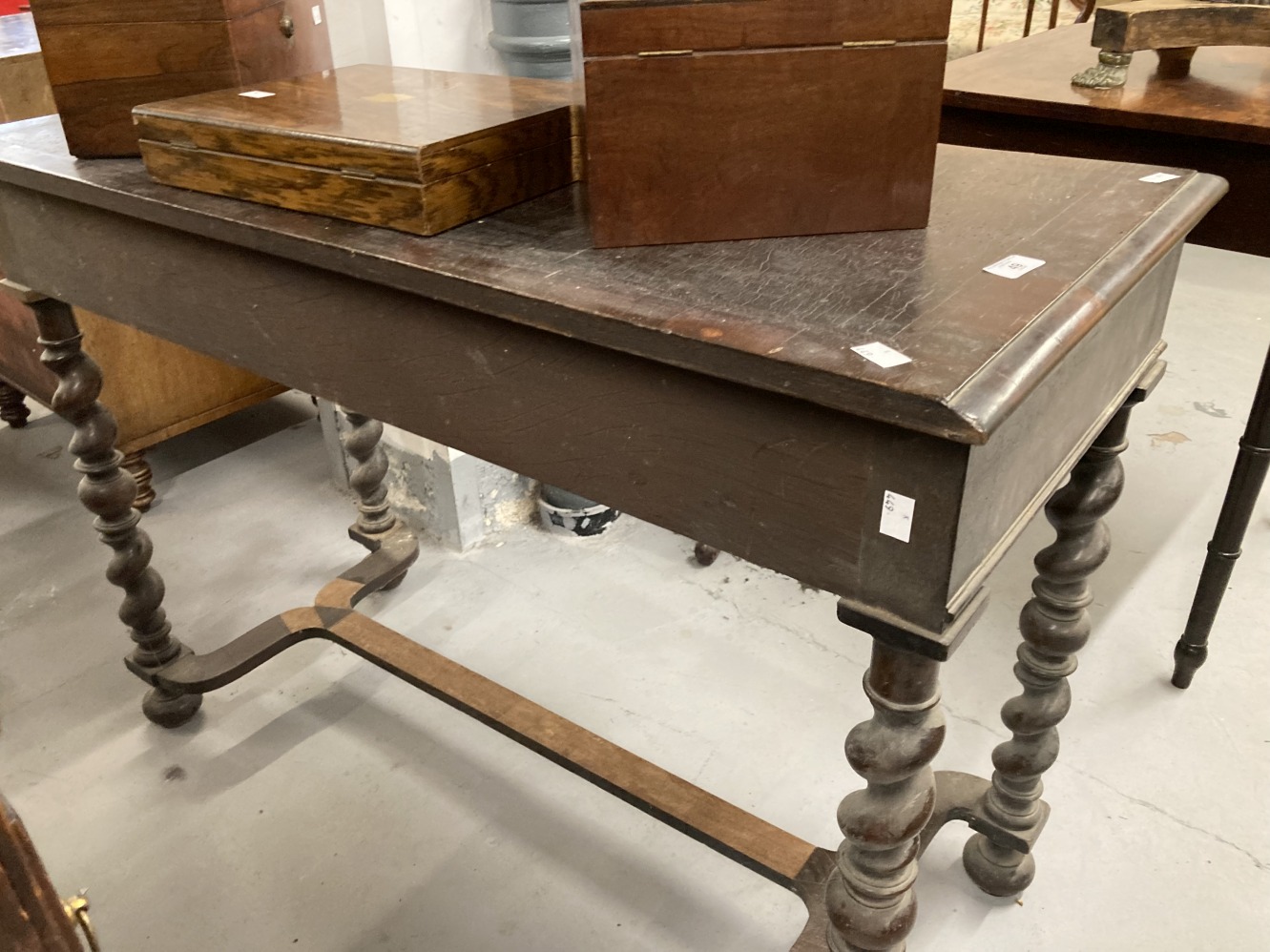 19th cent. Carolean reproduction hall table with twin drawers, brass teardrop handles on twist - Bild 2 aus 2