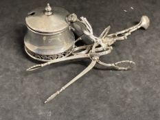 Hallmarked Silver: Two pars of sugar nips both hallmarked London with an import mark, mustard pot