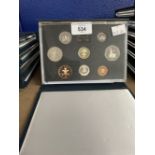 Numismatics: Coins, proof sets Royal Mint coins of the United Kingdom Year sets 1990 - 1994, all