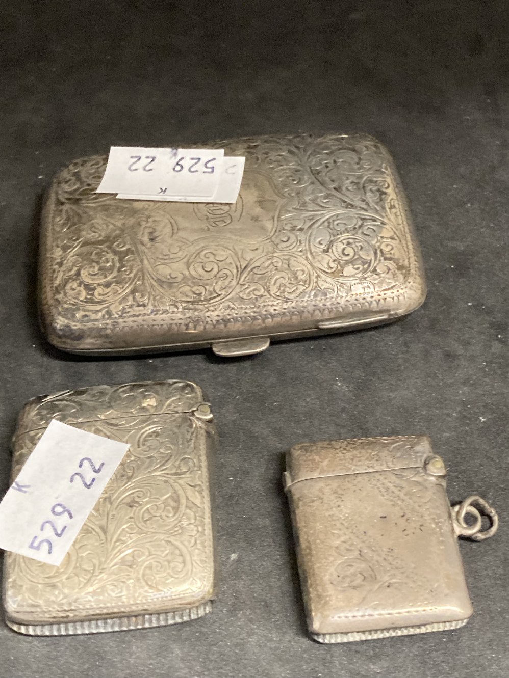 Hallmarked Silver: Cigarette case and two Vesta cases all hallmarked Birmingham. Plus hallmarked - Image 3 of 3