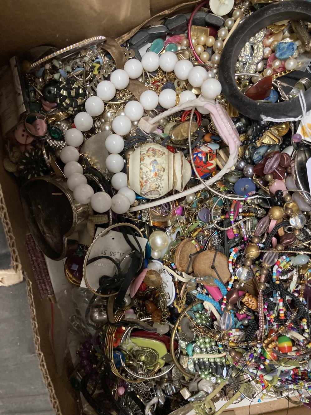 Costume Jewellery: Bangles, necklets, earrings, etc. - Image 2 of 2