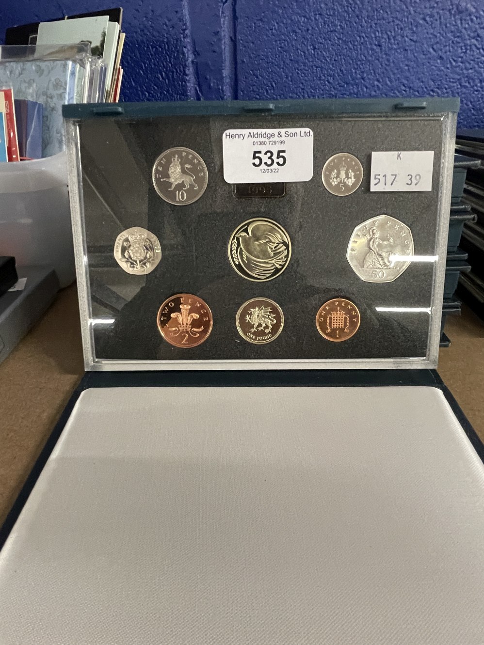 Numismatics: Coins, proof sets Royal Mint coins of the United Kingdom Year sets 1995 - 1999, all