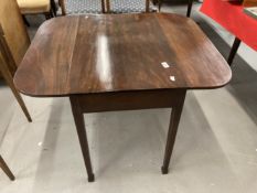 Early 19th cent. Mahogany drop leaf table on tapering supports and single drawer. 27ins. x 28ins.