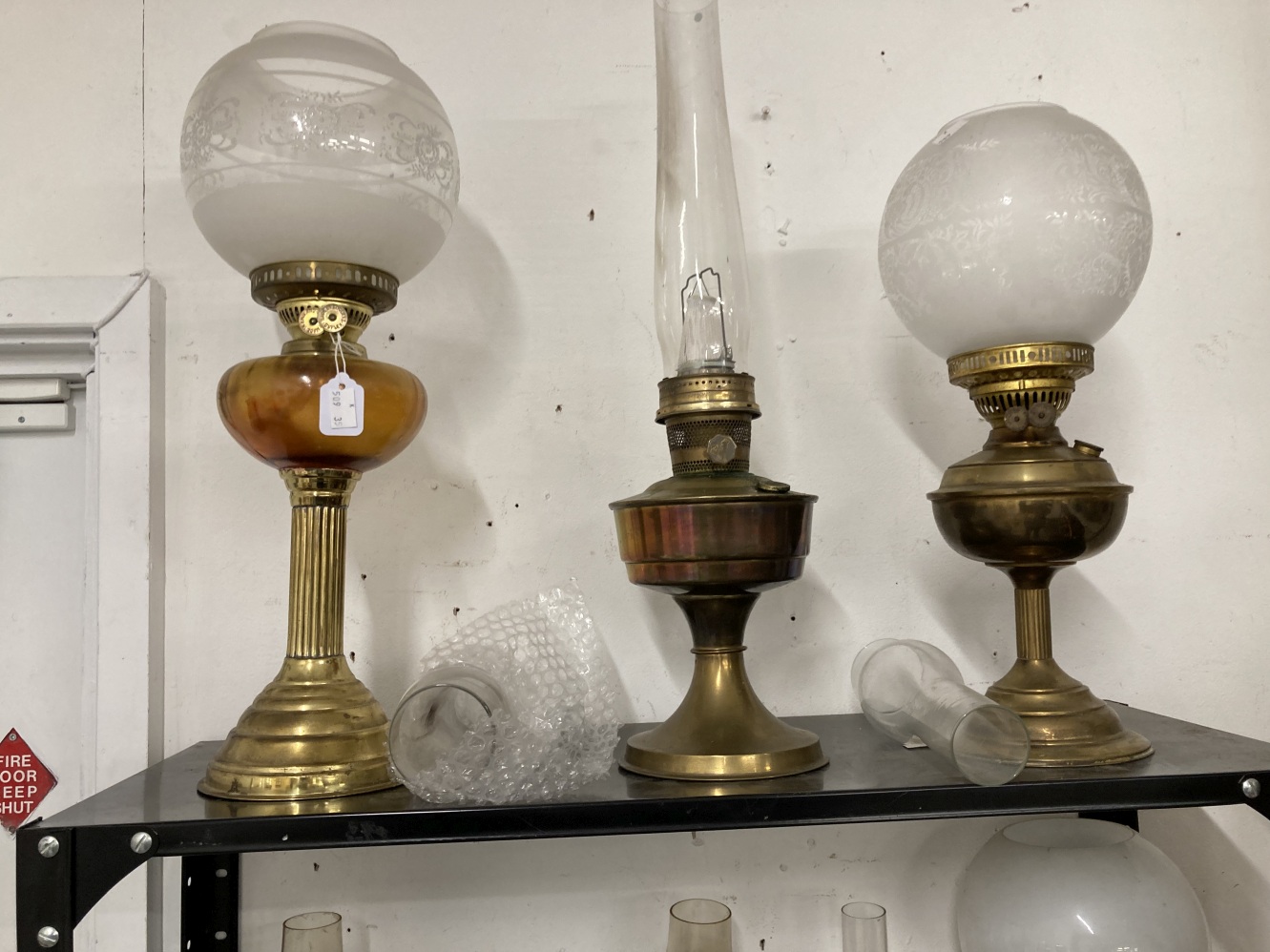 Lighting: Oil lamps to include Duplex Aladdin Gem fire brass lamps, Hipolto lamp, T. Bowatt & Son - Bild 3 aus 4