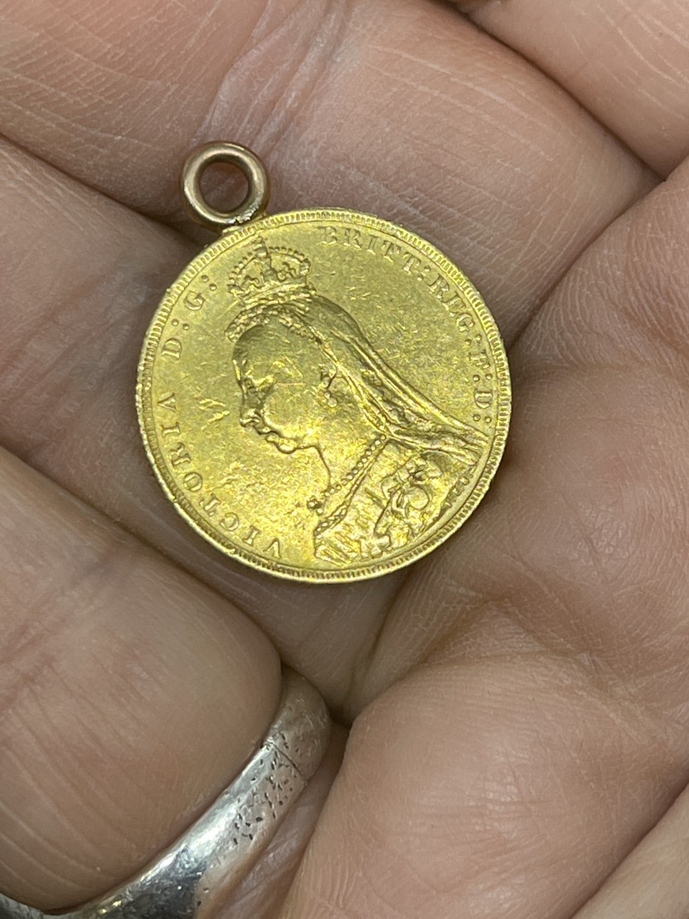 Gold Coins: 1892 old head Queen Victoria Sovereign, with chain loop addition. 8g. - Image 2 of 2