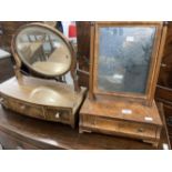 19th cent. Walnut toilet mirror glass plate set within a cross grained moulded frame on square