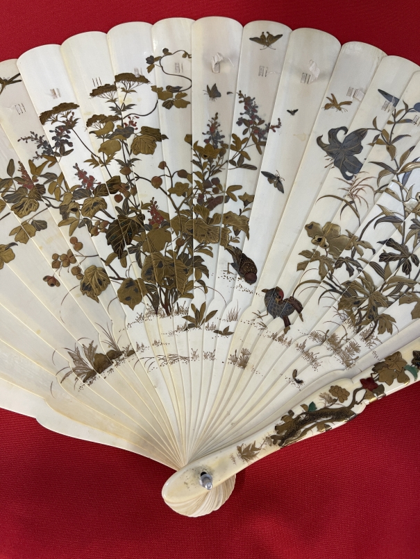 Japanese Meiji (1868-1912) Shibayama fan with twenty-three blades each measuring 11½ins long, - Image 6 of 8