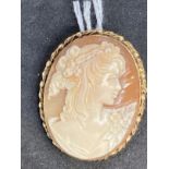 9ct gold cameo brooch. Weight 6.5g.