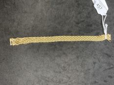 18ct yellow gold fancy link bracelet. Weight 25.8g.