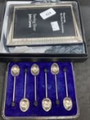 Hallmarked Silver: Set of six cased coffee spoons with coffee bean finials, Sheffield 1927, plus