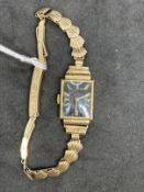 Watches: Early 20th cent. Ladies wristwatch with marked 15ct gold case and 9ct gold scallop shell