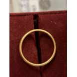 Hallmarked Gold: 22ct yellow gold wedding band. 5g.