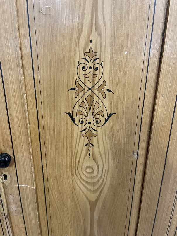 Early 20th cent. Art Nouveau pine wardrobe with single drawer below and stencilled decoration with - Image 3 of 4