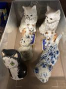 20th cent. Ceramics: Quarry Critters Cat, Staffordshire style cats on blue cushions, white