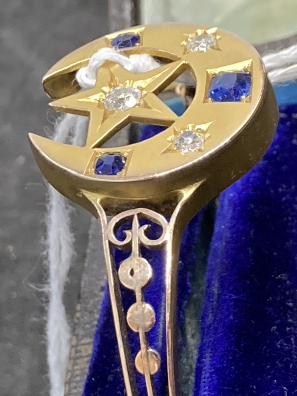 Jewellery: Yellow metal Victorian hinged bangle decorated on the head with a crescent moon and - Image 3 of 7