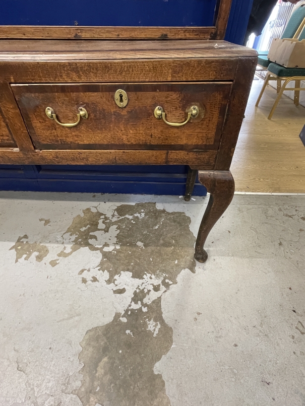 18th cent. Oak dresser the base with three drawers brass handles crossbanded with mahogany on - Image 2 of 4