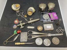 White metal to include stamp holder, grape scissors, corkscrew, a pair of salts, coins, etc.