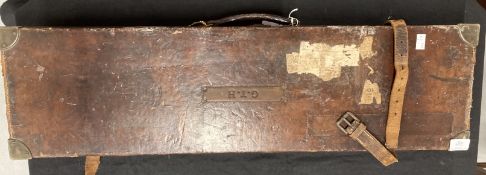 Hunting & Shooting: Leather gun case produced by W.R. Pape, Newcastle upon Tyne, label in situ, felt