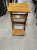 Early 20th cent. Honey oak prie-dieu in an arts and crafts style (good readers lectern).