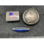 Hallmarked Silver: Circular snuff box engraved with USA flag and white metal brooch set with Blue