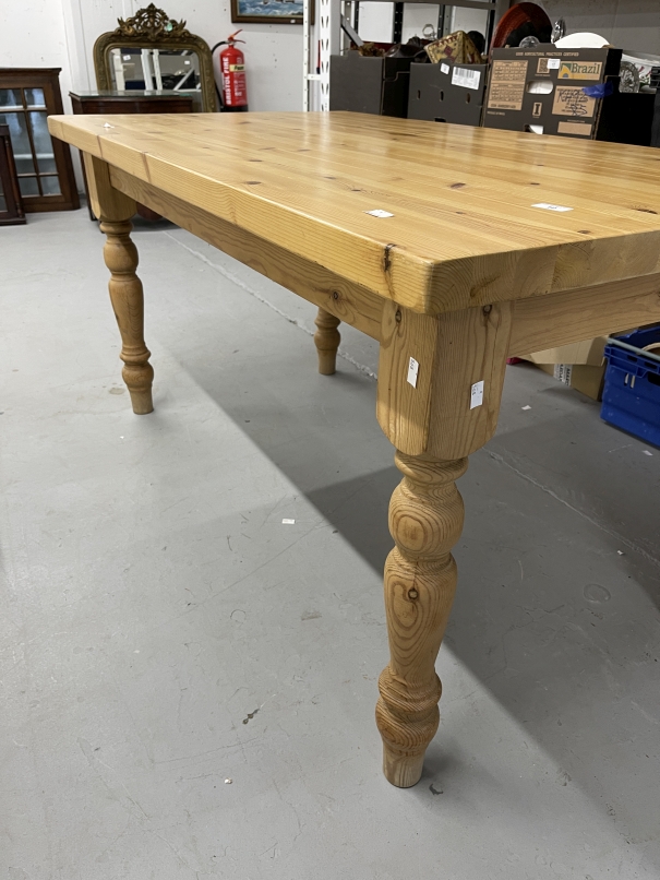 20th cent. Pine dining table on turned legs. 60ins. x 33ins. x 30ins.