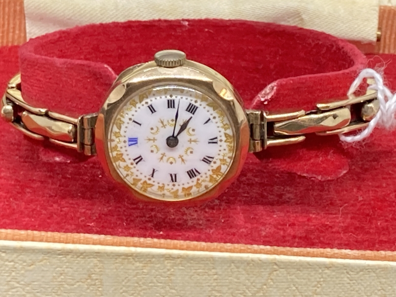 Watches: Hallmarked gold 375 Bird in Ring ladies wristwatch, cased and bracelet stamped. 18g - Image 4 of 4