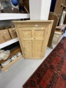 Late 19th/early 20th cent. Pine corner cupboard, single door and applied mouldings. 31ins. x