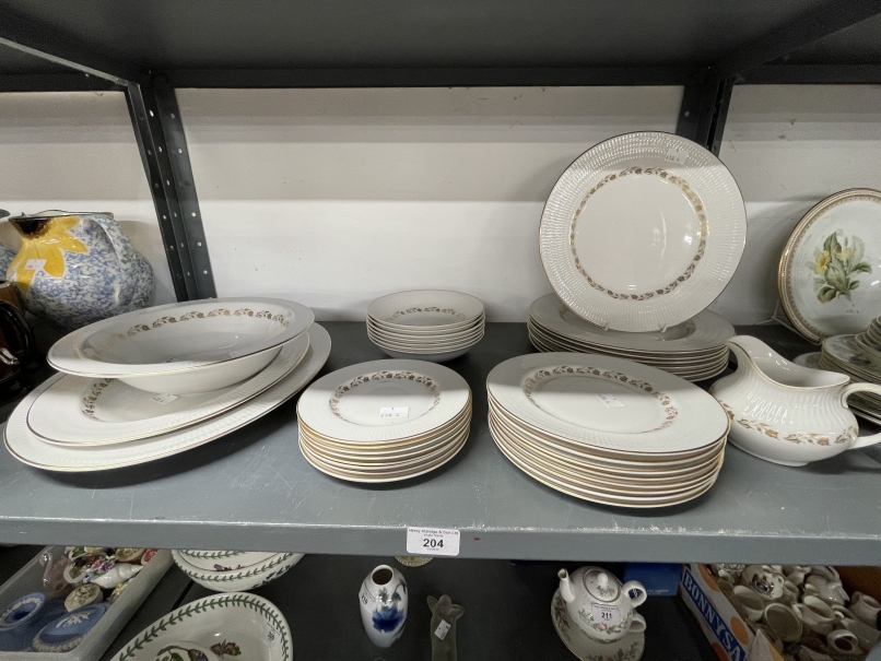 20th cent. Ceramics: Royal Doulton Fairfax, dinner plates x 2, dessert plates x 8, side plates x