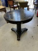 19th cent. Black lacquer circular table with gilt chinoiserie decoration. 31ins. x 28ins.