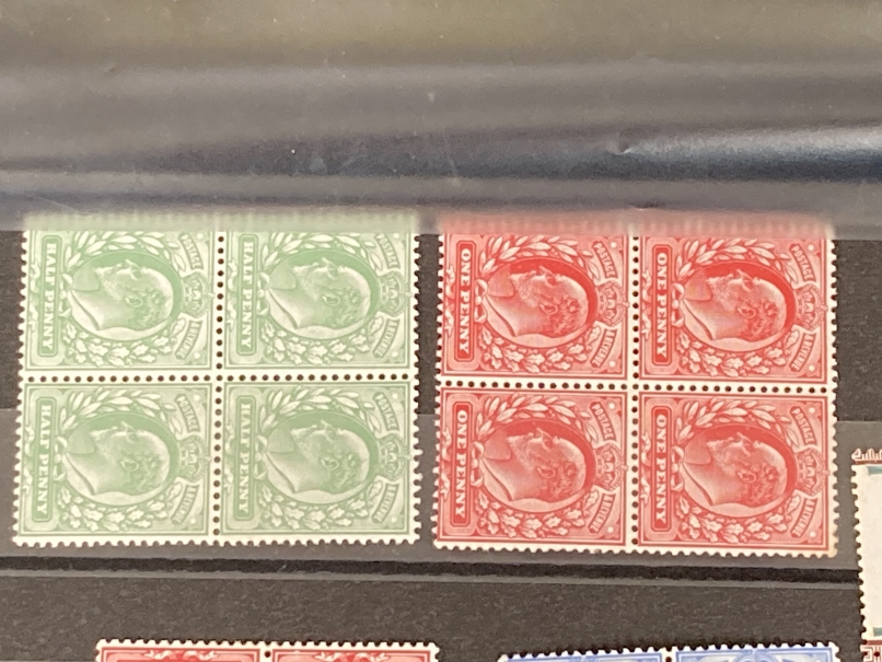 GB Stamps: King Edward VII 1902-10 unmounted mint SG218 yellowish green block of four, SG219 1d - Image 2 of 4