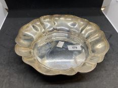 Hallmarked Silver: Fruit bowl with scalloped border hallmarked Birmingham 1965. Dia. 9ins. Weight