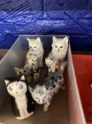 20th cent. Ceramics: Quarry Critters Cat, Staffordshire style cats on blue cushions, white